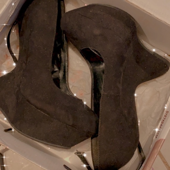 Fashion Heels - Picture 2 of 2